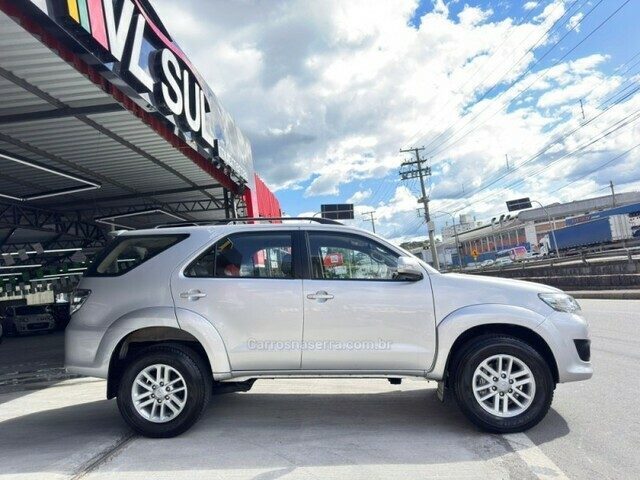 Toyota Hilux SW4 2.7 SR 4X2 16V FLEX 4P AUTOMÁTICO - foto 2