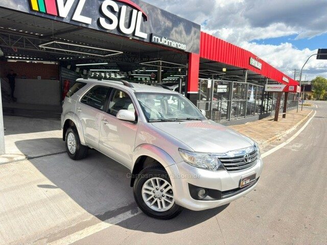 Toyota Hilux SW4 2.7 SR 4X2 16V FLEX 4P AUTOMÁTICO - foto 1