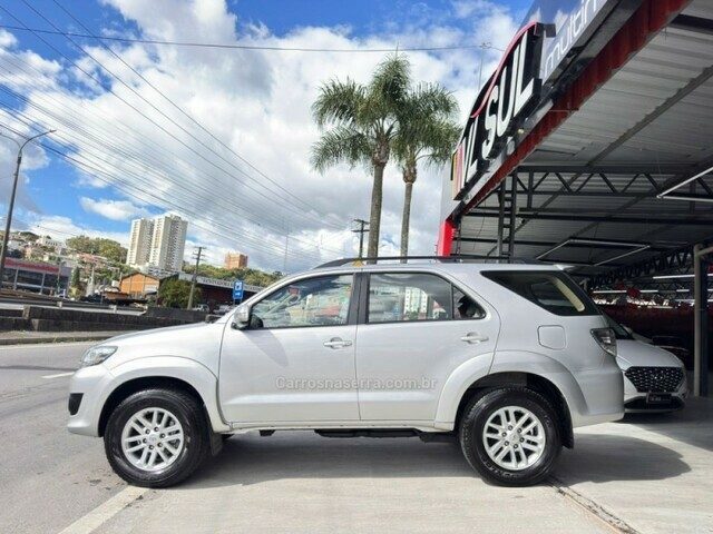 Toyota Hilux SW4 2.7 SR 4X2 16V FLEX 4P AUTOMÁTICO - foto 3